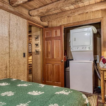 Very Private, Real Log Cabin With Hot Tub! Sevierville Exterior foto