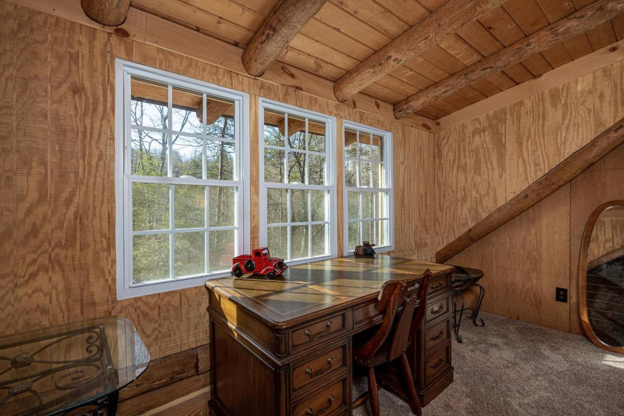 Very Private, Real Log Cabin With Hot Tub! Sevierville Exterior foto